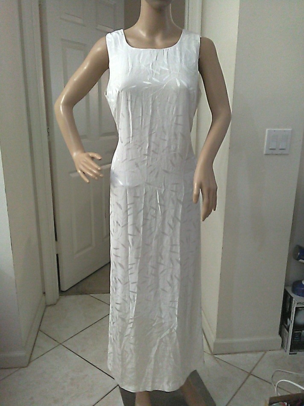NWOT Fashion Bug White Sleeveless Maxi Dress 100% RAYON BELT BACK SLIT SZ. 6
